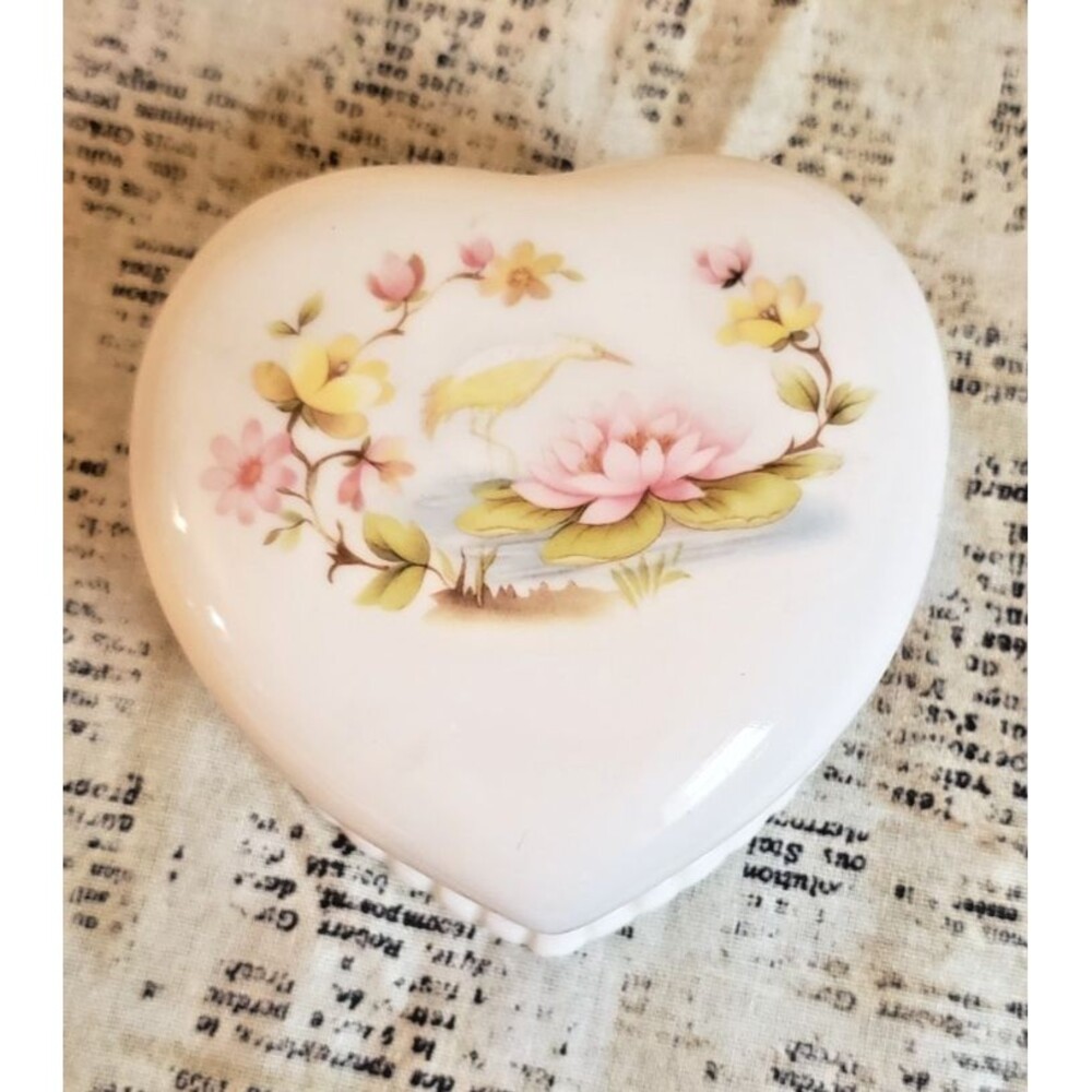 Artsy, Cottagecore, Delicate Vtg Bone China Heart-Shaped Trinket Box w/ Flowers